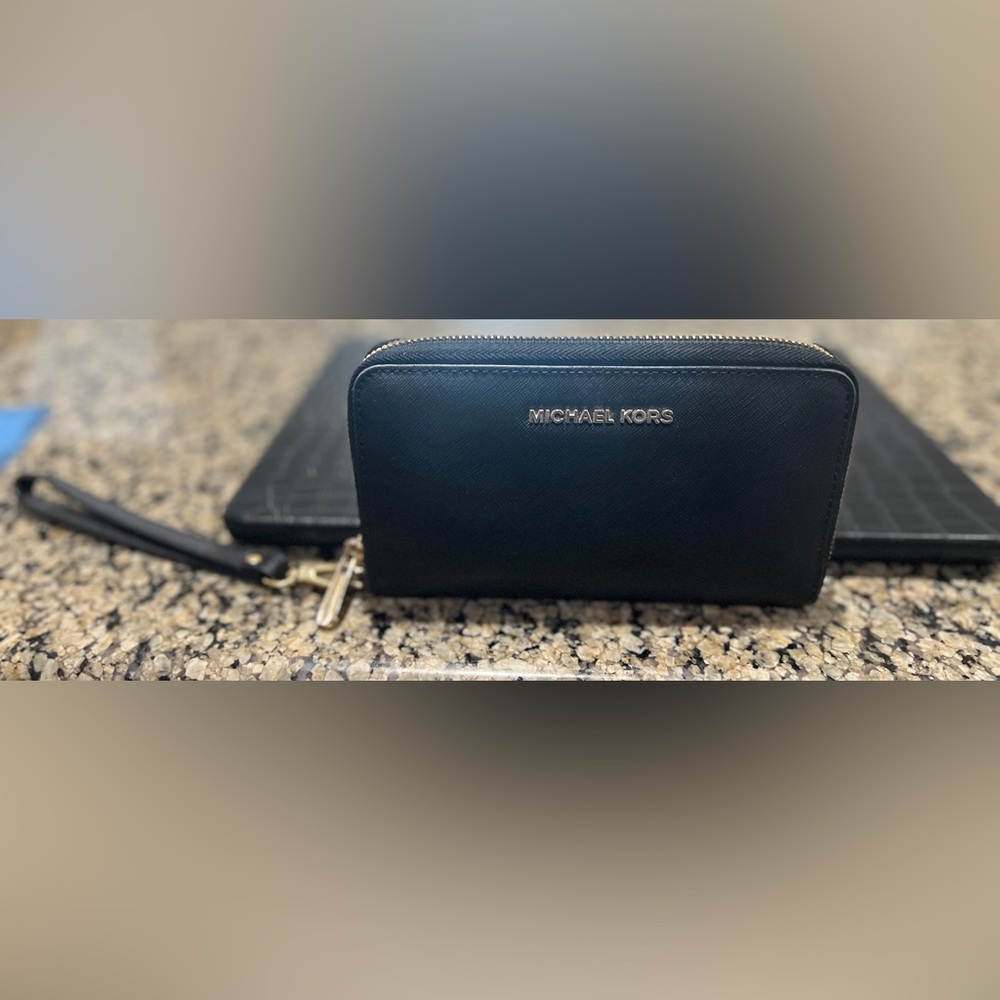 Michael Kors Black Zip Wallet